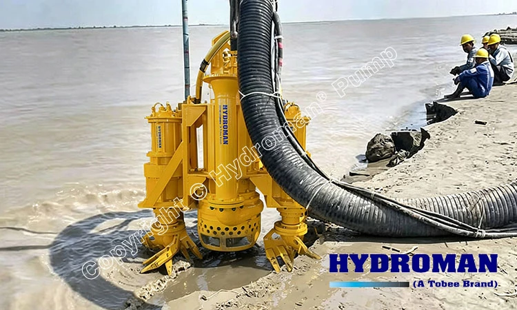Submersible slurry pump with side cutters